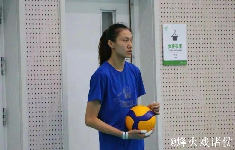 深圳热身,董铭霄站在接应位!外教看中她但为何天津不给她机会? 深圳热身,董铭霄站在接应位!外教看中她但为何天津不给她机会?