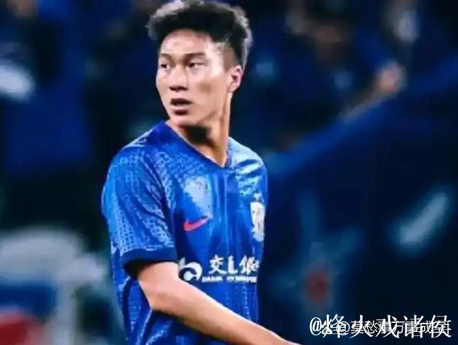 相比去年费南多 今年申花夏窗引援阿苏埃 算是不太成功 相比去年费南多 今年申花夏窗引援阿苏埃 算是不太成功