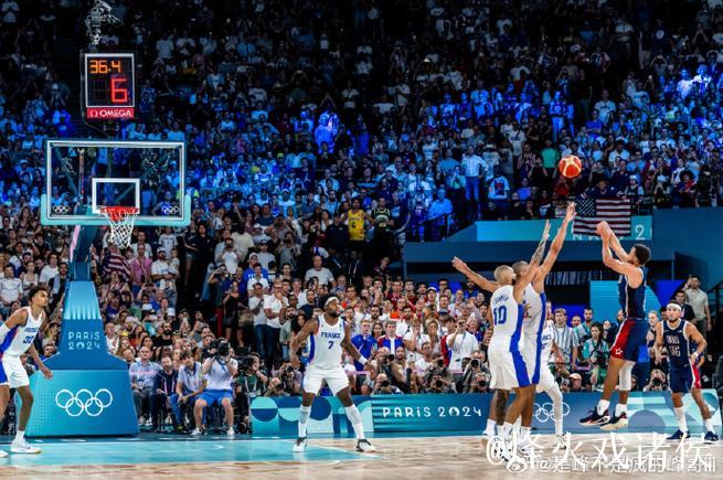 库里谈戈贝尔表现：他能接到那些短传，还能在篮下得分